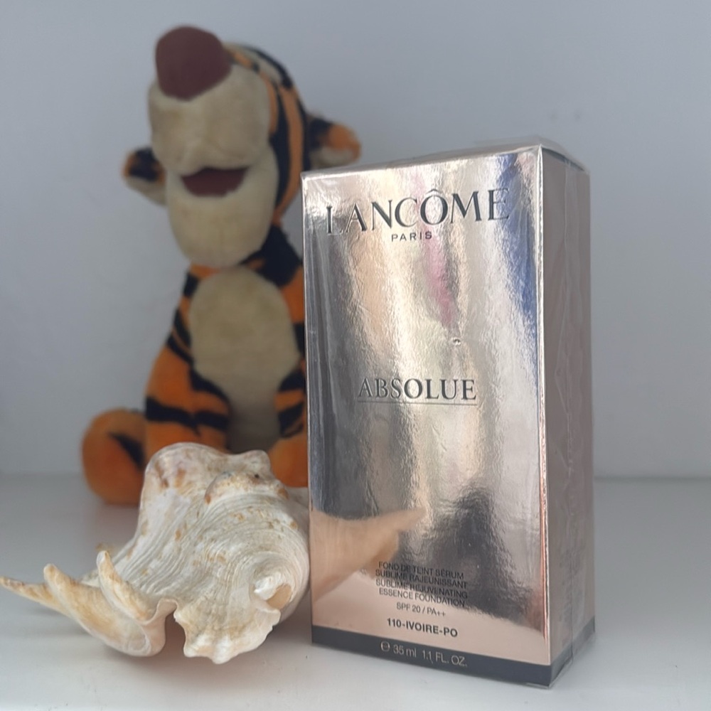 Lancone ABSOLUTE  110 Ivory 35 ml.  
New in box, never opened.